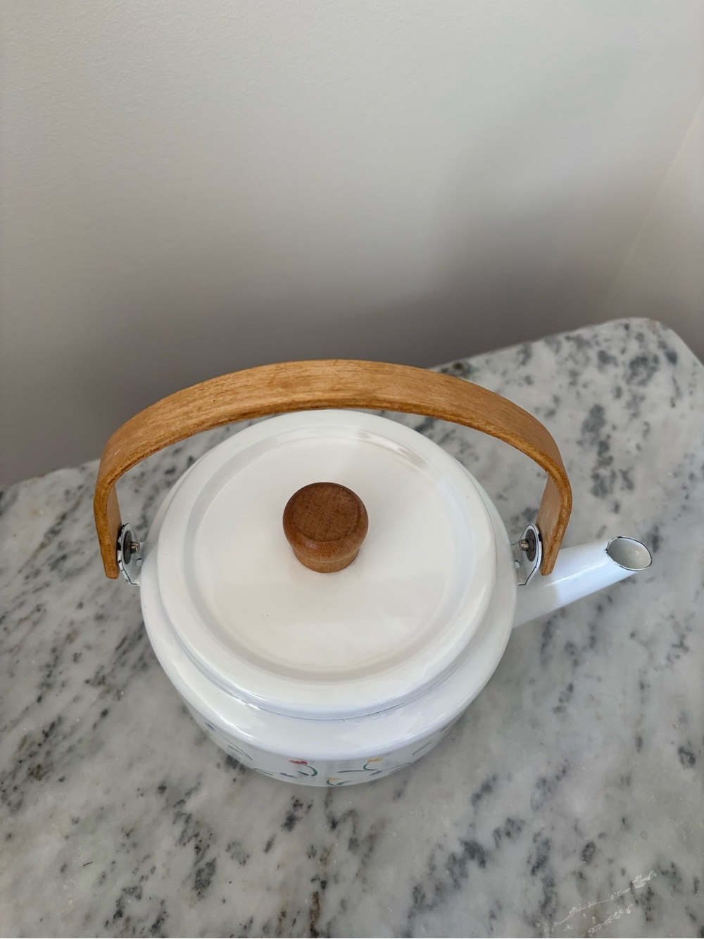 White Floral Enamel Teapot with Wooden Handle - Picture 2 of 4